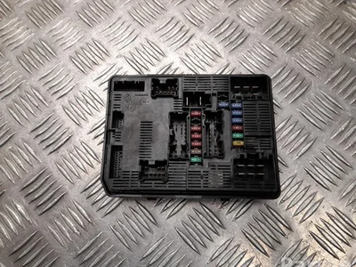 Nissan 284B7 9704R / 284B79704R Primastar III (X82) 2024 Boîte à fusibles - Image 1