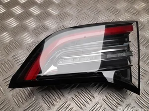 Tesla 1502089-00-B / 150208900B Model Y 2022 Feu arrière