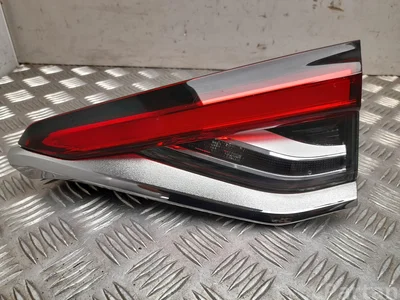 Toyota 81580-02C51 / 8158002C51 COROLLA ( E210) Sedan 2022 Feu arrière - Image 1