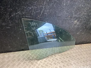 Mercedes-Benz CLA X118 (shooting brake) 2021 Vitre de porte Right Front