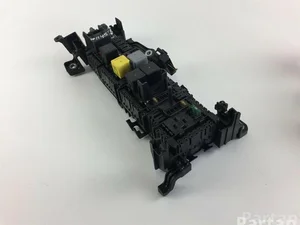 Mercedes-Benz A2465400240 A-CLASS (W176) 2016 Caja de fusibles