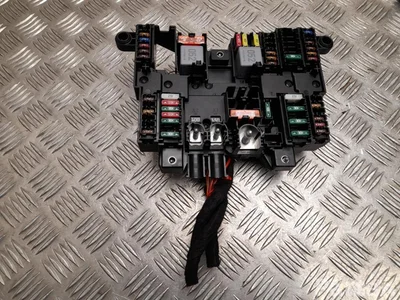 Mercedes-Benz A 177 906 11 02 / A1779061102 B-Class (W247) 2022 Saugiklių dėžė - Paveiksliukas 1