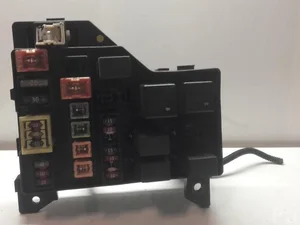 Volvo V40 Estate (VW) 1999 Boîte à fusibles