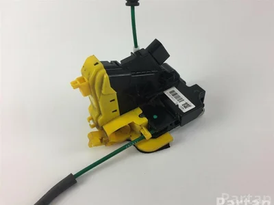 Hyundai 81320-A6110 / 81320A6110 i30 (GD) 2011 Serrure de porte - Image 1