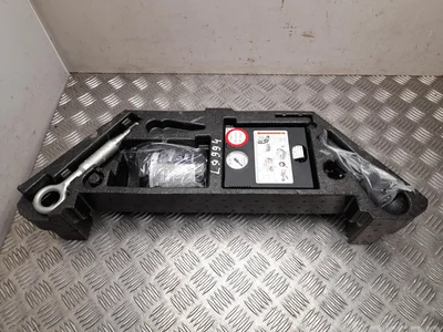 Volvo 8888025730 XC40 2020 Boîte à outils - Image 1