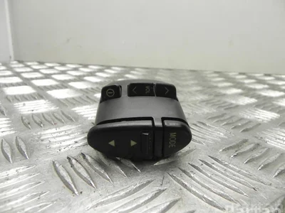 Toyota 86230-20010 / 8623020010 AVENSIS (_T22_) 2003 Bouton multifonction pour volant - Image 1