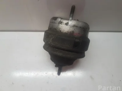 Audi 8D0199379 A8 (4D2, 4D8) 2001 Support moteur - Image 1