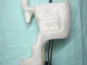 Ford 8A6117B613AF FIESTA VI 2013 Réservoir d'eau de nettoyage