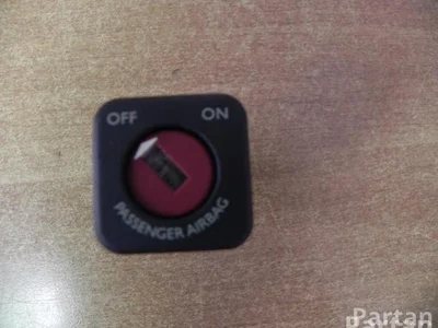 Citroën 96413912XT C4 Picasso I (UD_) 2011 Interrupteur de désactivation de l'airbag passager - Image 1