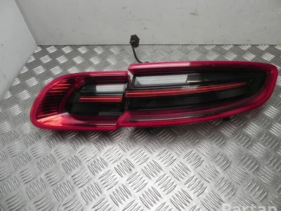Porsche 95B 945 096 E, 95B 945 094 G, 01149904, 01150004 / 95B945096E, 95B945094G, 01149904, 01150004 MACAN (95B) 2016 Feu arrière USA - Image 1