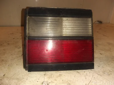 Volkswagen 333 945 108 / 333945108 PASSAT (3B2) 1996 Feu arrière - Image 1