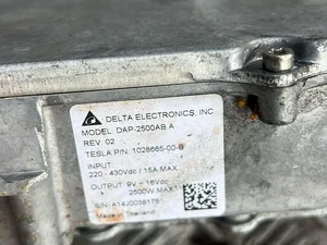 Tesla 1028665-00-B, 102866500B / 102866500B, 102866500B MODEL S 2015 Onduleur avec convertisseur