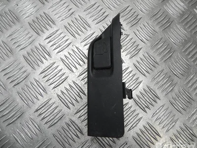 Toyota 432 YARIS (_P13_) 2016 Bouton d'ouverture du bouchon d'essence - Image 1