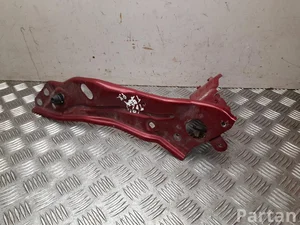 Dacia 625199663R, 625131040R Sandero III (DJF/BJI cross) 2022 Soporte del radiador