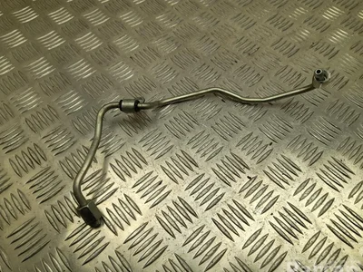 Toyota RAV 4 V 2020 Tube de distribution de carburant - Image 1