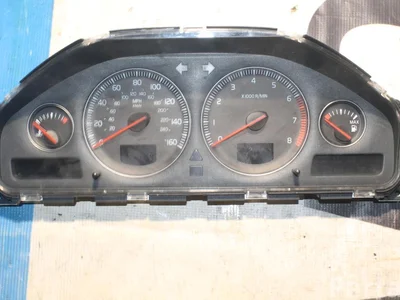 Volvo 30746107 V70 II (SW) 2005 Панель приборов - Изображение 1