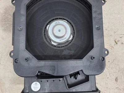 BMW 9275996 2 Gran Tourer (F46) 2018 Caisson de basse - Image 1