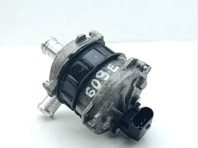 Porsche 9J1.965.567.E / 9J1965567E Taycan 2021 Pompa wody - Zdjęcie 1