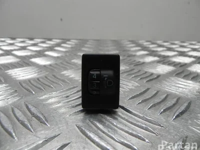 Toyota 841520D030 YARIS (_P9_) 2006 Réglage de la hauteur de l'interrupteur - Image 1