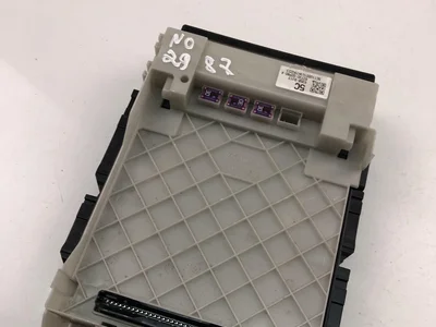 Toyota 82730-02P80A / 8273002P80A COROLLA ( E210) Sedan 2020 Saugiklių dėžė - Nuotrauka 1