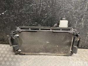 Toyota 422136-7380, 16363-37100 / 4221367380, 1636337100 PRIUS PHV (_W52_) 2019 Radiatorius ( Aušinimo sistema) komplektas Radiatoriaus ventiliatorius Kondensatorius, oro kondicionierius