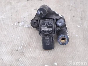 Mercedes-Benz A0101537228 C-CLASS (W205) 2016 Датчик потока воздуха