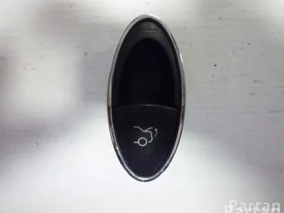 Mercedes-Benz A 211 821 11 51 / A2118211151 E-CLASS (W211) 2007 Bouton du coffre à bagages - Image 1