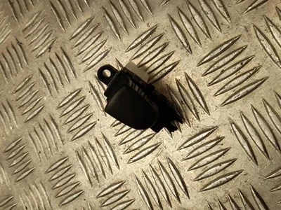 Nissan 664 JUKE (F16) 2022 Bouton de lève-vitre - Image 1