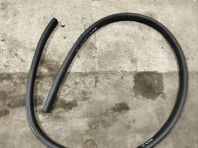 Maserati GRAN TURISMO 2014 Uszczelka drzwi z przodu po prawej - Obraz 1