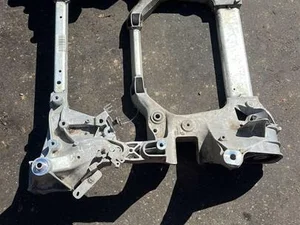 BMW 31106898632 5 G60 2025 Querträger vorne