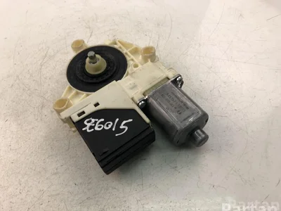 Renault 827306548R MEGANE III Hatchback (BZ0_) 2011 Window lifter motor - Image 1