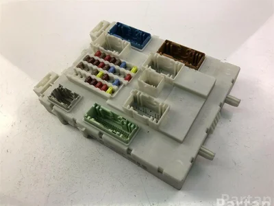 Volvo 31453132 V40 Hatchback 2015 Caja de fusibles - Imagen 1