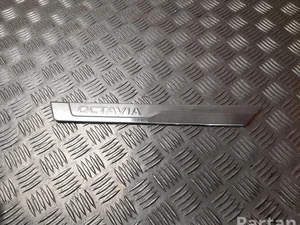 Škoda 5E3 853 814 / 5E3853814 Octavia Mk4 2021 plaque de seuil - panneau de seuil
