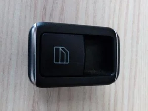 Mercedes-Benz A 204 905 55 02 / A2049055502 C-CLASS (W204) 2010 Bouton de lève-vitre