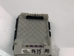 Toyota 82730-02P80 / 8273002P80 COROLLA ( E210) Sedan 2018 Caja de fusibles