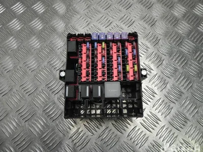 Ford C1BT-17K400-AAE, C1BT-14A005-GGG / C1BT17K400AAE, C1BT14A005GGG FIESTA VI 2014 Boîte à fusibles - Image 1