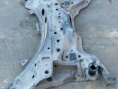 Toyota PRIUS (_W5_) 2016 travesaño - Imagen 1