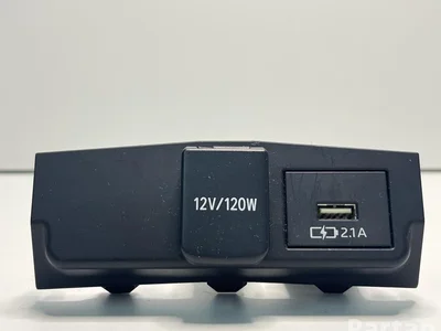 Toyota 8553212020 ; 19228DD810 / 8553212020, 19228DD810 COROLLA (E210) Estate 2019 Interface multimédia avec unité de contrôle - Image 1