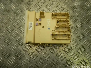 Toyota 82730-02F41 / 8273002F41 COROLLA Saloon (_E18_, ZRE17_) 2018 Boîte à fusibles