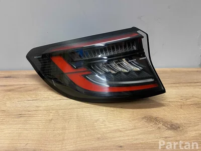 Renault 265550837R AUSTRAL 2024 Piloto posterior - Imagen 1