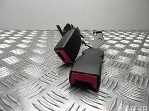 Mercedes-Benz A 212 860 04 69 / A2128600469 E-CLASS (W212) 2012 Boucle de ceinture de sécurité