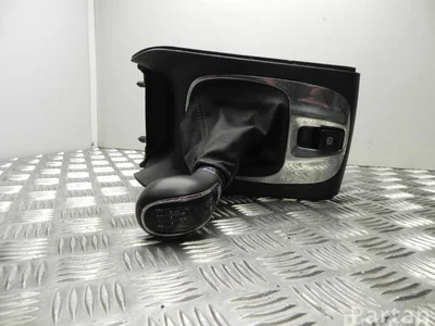 Vauxhall 13 258 302 / 13258302 MERIVA Mk II (B) 2012 Levier de vitesse - Image 1