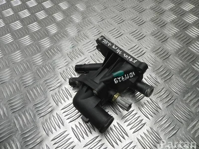 Ford CM5G-9K478-GA / CM5G9K478GA FOCUS III 2013 Boîtier du thermostat - Image 1