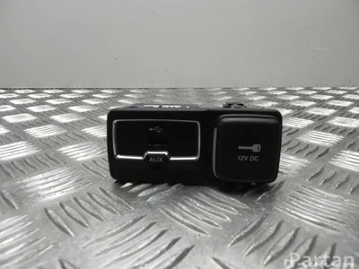 Jeep 735604055 RENEGADE Closed Off-Road Vehicle (BU) 2016 Périphérique d'entrée - Image 1