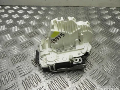 Lancia P04589694AD VOYAGER MPV (404_) 2013 Serrure de porte Right Front - Image 1