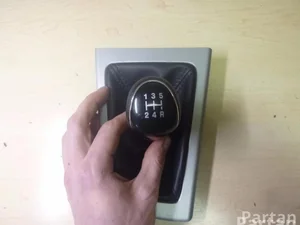 Ford BM51A045B79 FOCUS III 2011 Couvercle de levier de vitesses