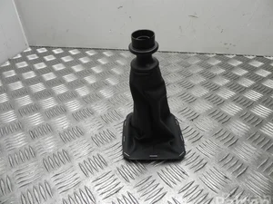 Toyota 58842-0D130 / 588420D130 YARIS (_P13_) 2013 Couvercle de levier de vitesses