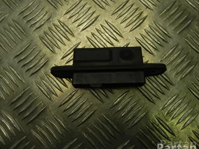 Toyota 965-5E39 / 9655E39 YARIS (_P13_) 2014 Bouton du coffre à bagages - Image 1