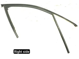 Bentley 36A837432 BENTAYGA 2017 Уплотнитель шахты стекла справа