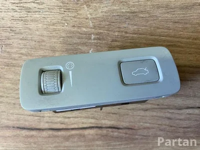 Volvo 31394548 ; P31394548 / 31394548, P31394548 S90 II 2017 Boot lid/tailgate button - Image 1